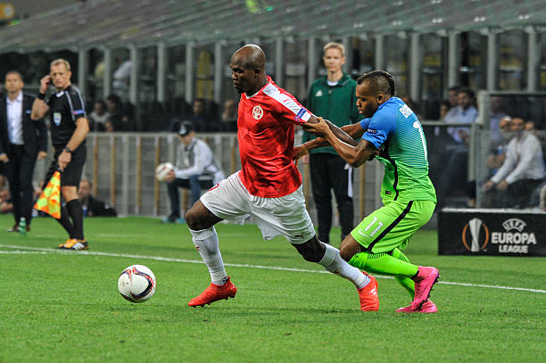 也展示了他 也展示了他